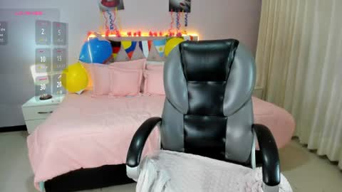 Snapshot of clown_face chatting on 06-21-26, 03:36 emely dolce online show from 06-21-26, 03:36