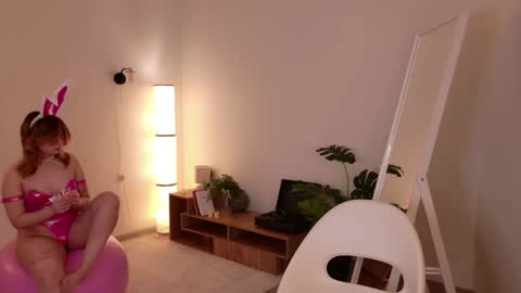 Mia online show from 05-30-26, 10:07