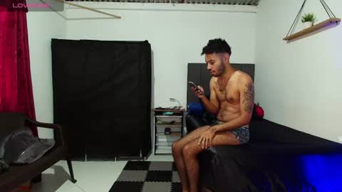 Snapshot of colinlatinbrown chatting on 06-12-26, 02:05 IG online show from 06-12-26, 02:05