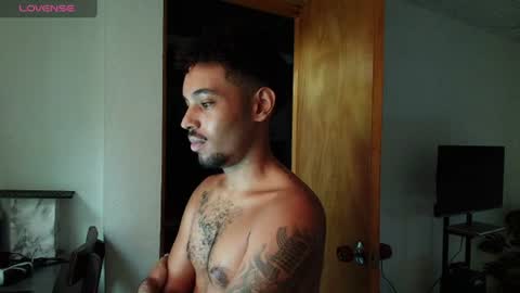 Snapshot of colinlatinbrown chatting on 07-14-26, 11:27 IG online show from 07-14-26, 11:27