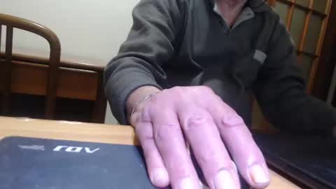 Snapshot of comemivuoi2 chatting on 03-04-26, 03:45 comemivuoi2 online show from 03-04-26, 03:45