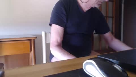 Snapshot of comemivuoi2 chatting on 04-11-26, 05:56 comemivuoi2 online show from 04-11-26, 05:56