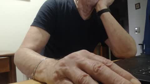 Snapshot of comemivuoi2 chatting on 04-13-26, 04:51 comemivuoi2 online show from 04-13-26, 04:51