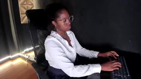 Snapshot of connywellss chatting on 06-20-26, 06:54 Nilo Solem online show from 06-20-26, 06:54