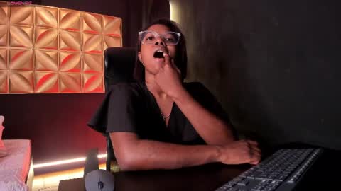 Snapshot of connywellss chatting on 07-11-26, 04:43 Nilo Solem online show from 07-11-26, 04:43