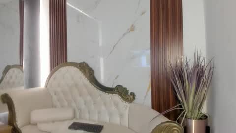 Coralie Bronson online show from 10-09-25, 08:07