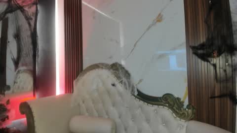 Coralie Bronson online show from 10-24-25, 04:20