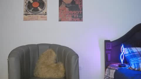 Coralie Bronson online show from 02-26-26, 01:37