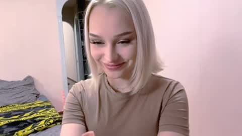 Bella online show from 05-18-26, 02:45