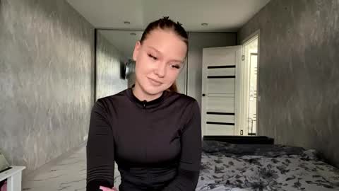 Snapshot of corinakannenberg chatting on 05-13-26, 11:29 Kiki online show from 05-13-26, 11:29