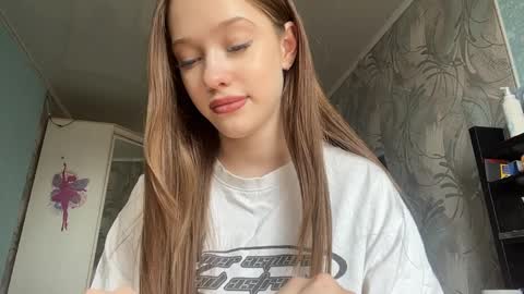 Bella 1st day here online show from 04-01-26, 08:59