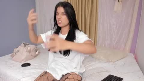Snapshot of cositarika__ chatting on 06-28-26, 01:44 Lunita online show from 06-28-26, 01:44