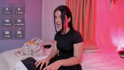Snapshot of cositarika__ chatting on 06-29-26, 11:43 Lunita online show from 06-29-26, 11:43