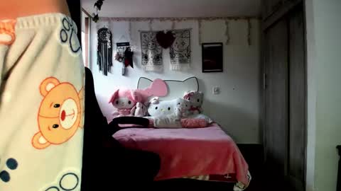 MIA LIZ AND SAM online show from 04-07-26, 10:09