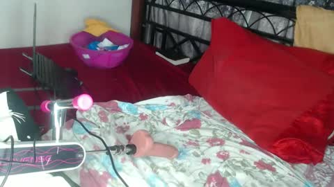 Erykah online show from 05-06-26, 10:37