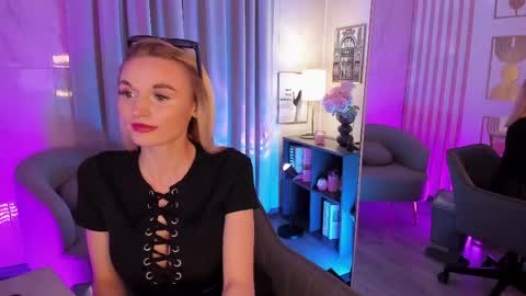 Sue online show from 05-12-26, 01:41