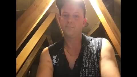 Snapshot of crash__gothic chatting on 01-04-25, 03:29 CrashGothic online show from 01-04-25, 03:29