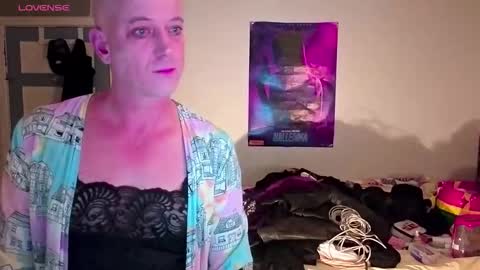 Snapshot of crash__gothic chatting on 03-10-26, 09:36 CrashGothic online show from 03-10-26, 09:36