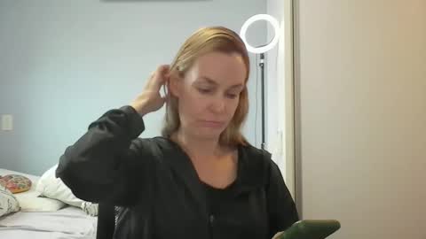 Anny online show from 03-10-26, 10:53