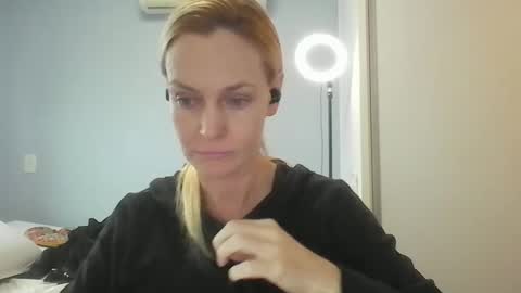 Anny online show from 05-19-26, 10:54
