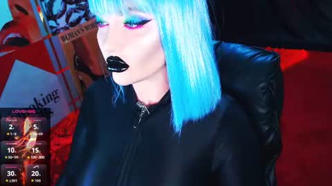 Snapshot of crazypinkyball chatting on 06-19-26, 02:54 Roxy online show from 06-19-26, 02:54