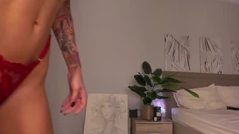 Snapshot of creambaby1 chatting on 09-09-25, 05:12 ALEXA AND WALLY online show from 09-09-25, 05:12