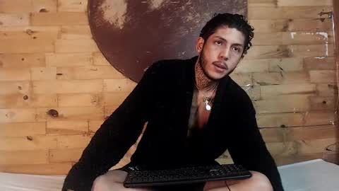  CAMILA Y SEBASTIAN online show from 03-10-25, 11:38