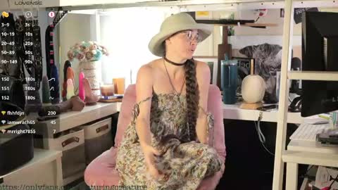 Creature Marie online show from 05-19-26, 01:56