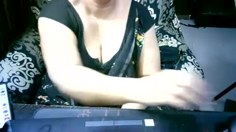Snapshot of crezybhabihot chatting on 06-18-26, 03:16 Sonika69 online show from 06-18-26, 03:16