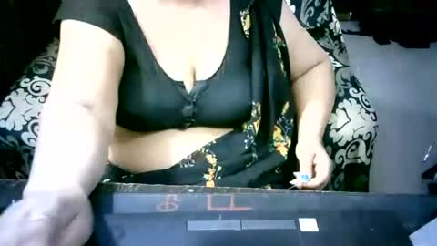 Snapshot of crezybhabihot chatting on 06-19-26, 05:06 Sonika69 online show from 06-19-26, 05:06