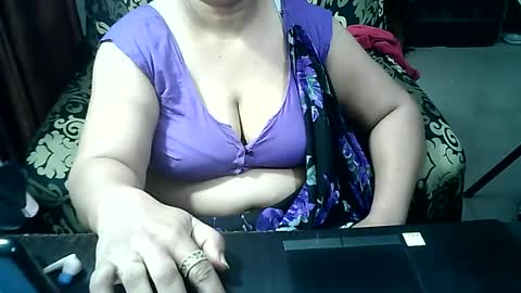 Snapshot of crezybhabihot chatting on 07-04-26, 07:09 Sonika69 online show from 07-04-26, 07:09