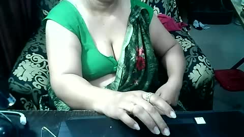 Snapshot of crezybhabihot chatting on 07-08-26, 09:08 Sonika69 online show from 07-08-26, 09:08