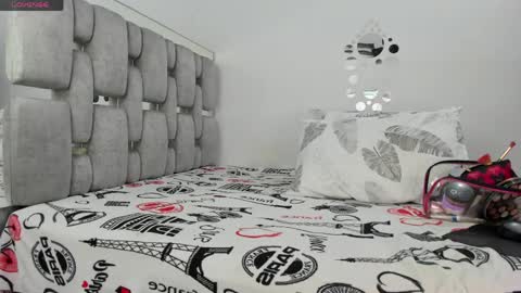 criistal_0 online show from 04-17-26, 01:08