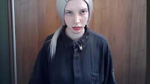 crimson_lady6 online show from 05-20-26, 06:14