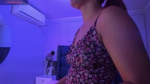 Snapshot of cristal_mason chatting on 12-18-24, 11:45 Cristal online show from 12-18-24, 11:45