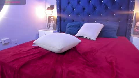 Snapshot of cristal_mason chatting on 12-18-24, 03:33 Cristal online show from 12-18-24, 03:33