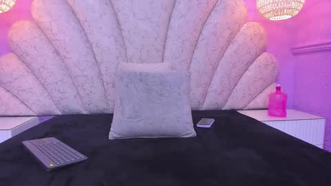 Snapshot of cristal_mason chatting on 01-04-25, 05:47 Cristal online show from 01-04-25, 05:47