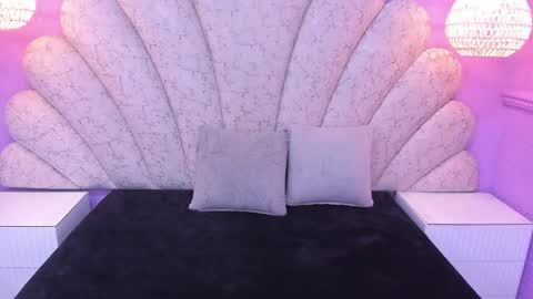 Snapshot of cristal_mason chatting on 02-06-25, 11:32 Cristal online show from 02-06-25, 11:32