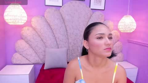 Snapshot of cristal_mason chatting on 02-12-25, 12:33 Cristal online show from 02-12-25, 12:33