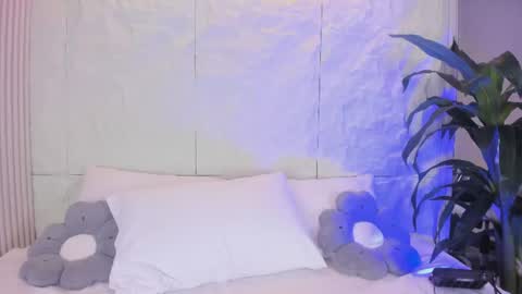 Snapshot of cristalcollinss chatting on 07-06-26, 12:02 Cristal online show from 07-06-26, 12:02