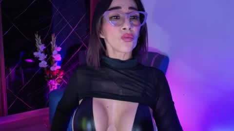 Snapshot of cristallmiller_ chatting on 06-11-26, 06:50 cristal miller online show from 06-11-26, 06:50