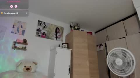 Snapshot of cristamunez chatting on 06-11-26, 02:53 veronika online show from 06-11-26, 02:53