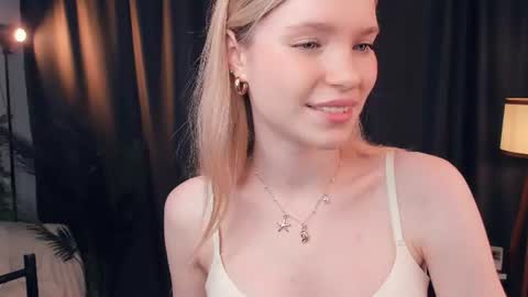 Snapshot of cristasires chatting on 06-27-26, 12:22 Cristas online show from 06-27-26, 12:22