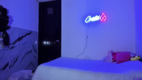  Independent Model online show from 12-12-24, 02:15