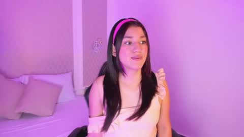 C R I S T I N online show from 04-21-26, 08:01