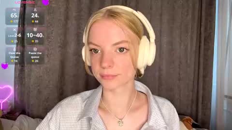 Snapshot of cristinekondo chatting on 06-19-26, 03:38 Marry online show from 06-19-26, 03:38
