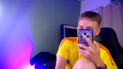 Snapshot of cristopher_2004 chatting on 06-19-26, 02:16 cristopher_2004 online show from 06-19-26, 02:16