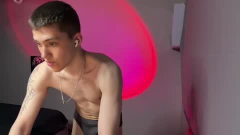 cronck52 online show from 04-18-26, 07:58