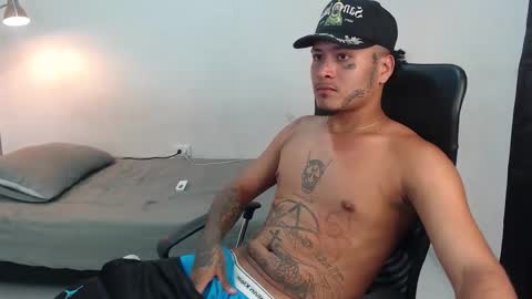 crow_black00 online show from 09-23-25, 06:27