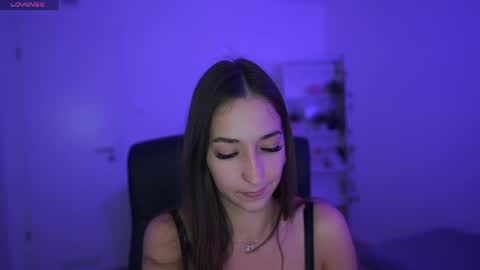 Crystalbrunette18 online show from 04-27-26, 07:45